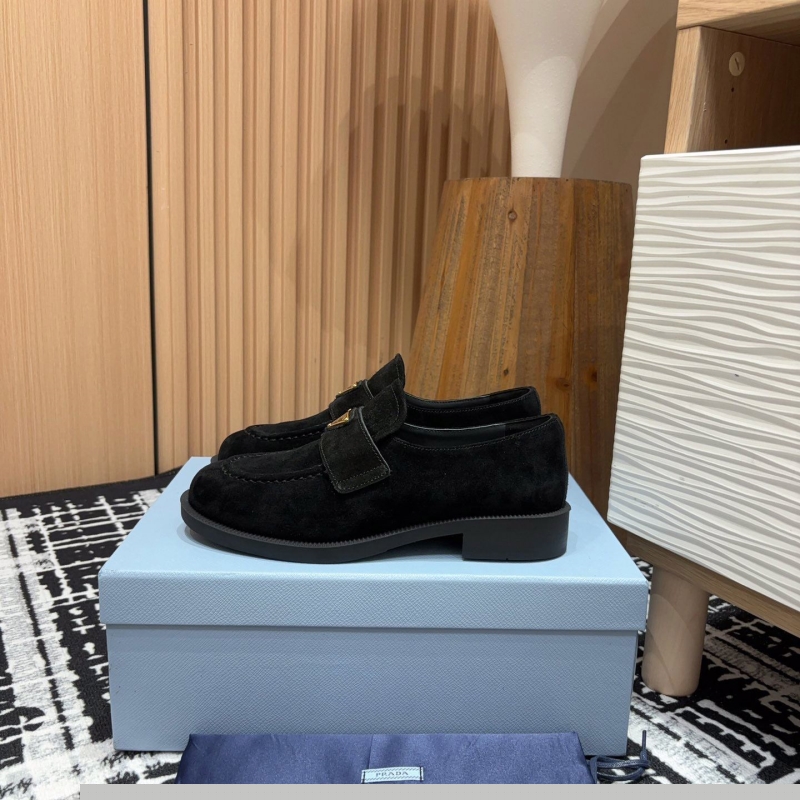 Pra*a leather shoes